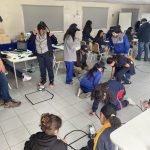 Realizan taller de robótica para niñas de 7° y 8° básico con foco en disciplinas STEM