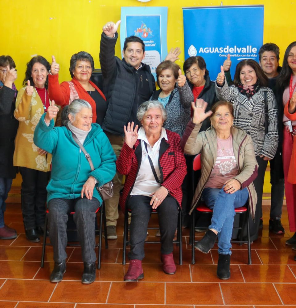 Junta de Vecinos Luis Cruz Martínez renueva baños y red de agua potable apoyados por Aguas del Valle