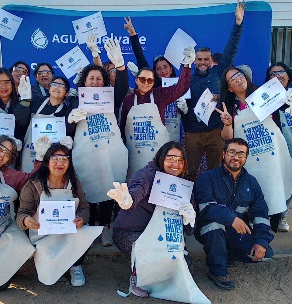 Vecinas de Villa Nueva Los Torreones participan de Taller de Gasfitería en La Serena