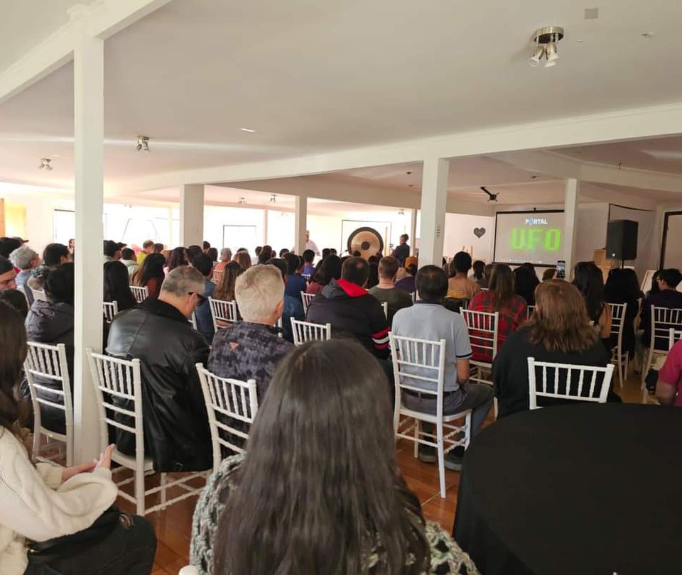 Más de 200 personas participan en encuentro UFO en La Serena