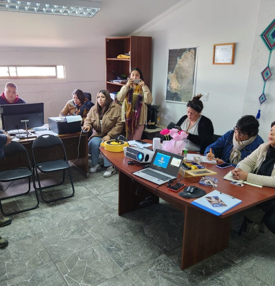 Vecinos de la Parte Alta de Coquimbo se capacitan para postular a Fondo Concursable de Aguas del Valle