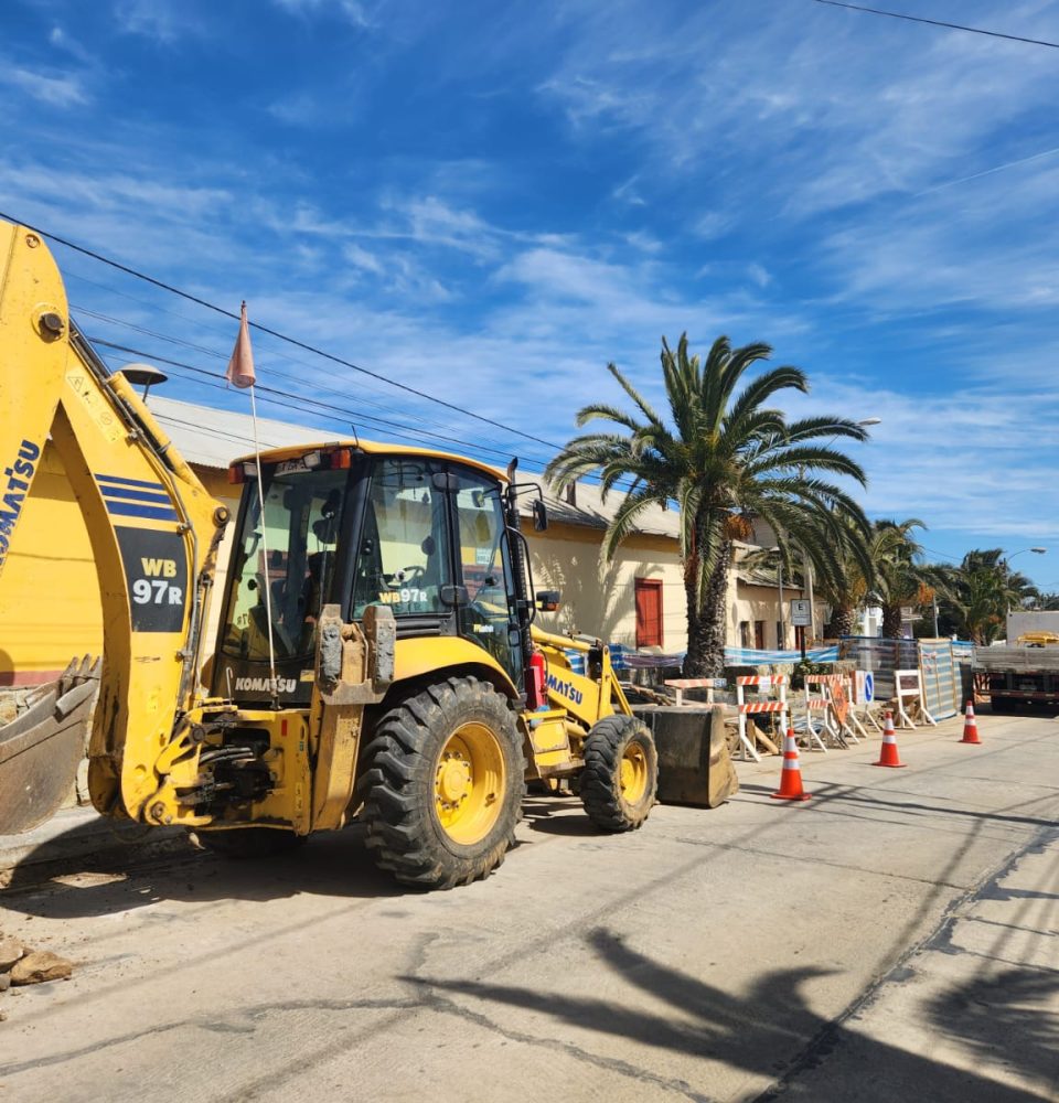 Un 40% de avance presenta renovación de redes de Aguas del Valle en Avenida Caupolicán de Los Vilos