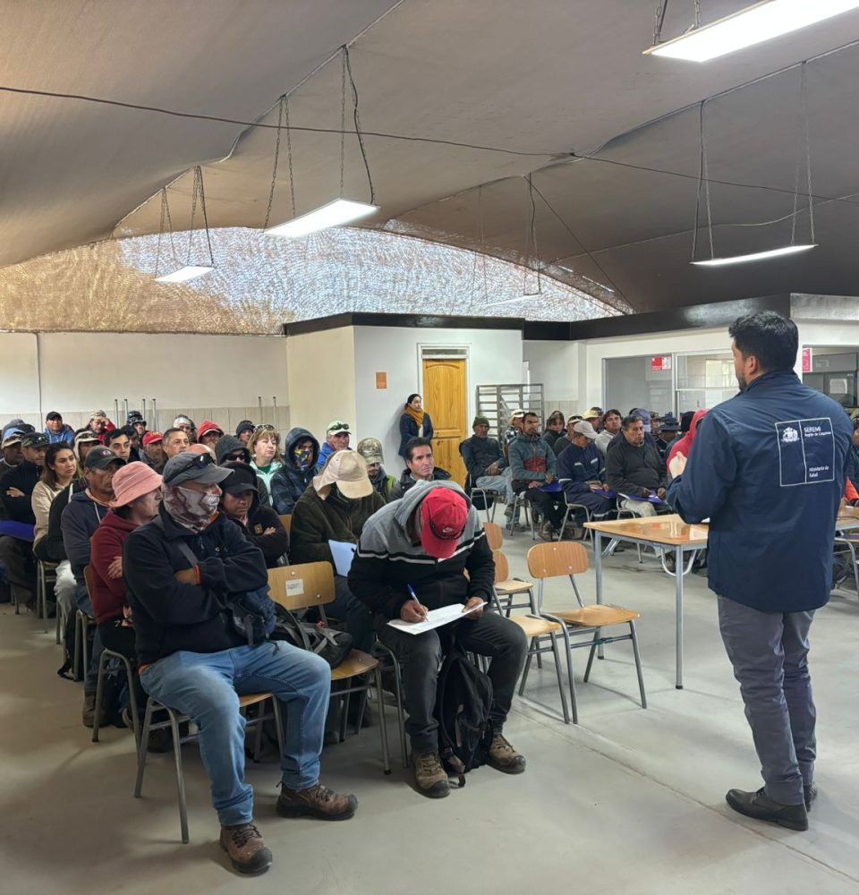 En Vicuña: Más de un centenar de trabajadores del rubro agrícola participó de capacitación en torno a la prevención de enfermedades de carácter profesional