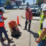 Aguas del Valle conecta provisoriamente servicio de alcantarillado en recinto del Barrio Industrial