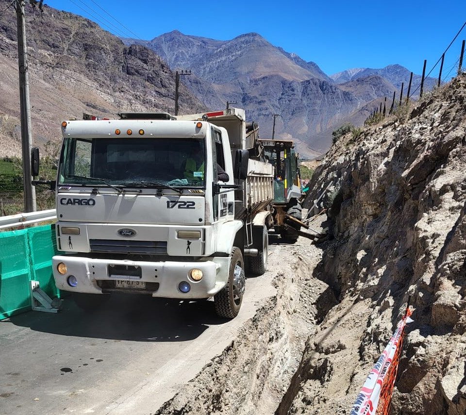 Un 20% de avance tienen las obras de ampliación de redes de Aguas del Valle en ruta de acceso a Paihuano